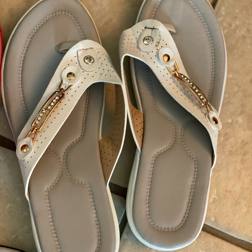 NEW SANDALS - Picture 3 of 7